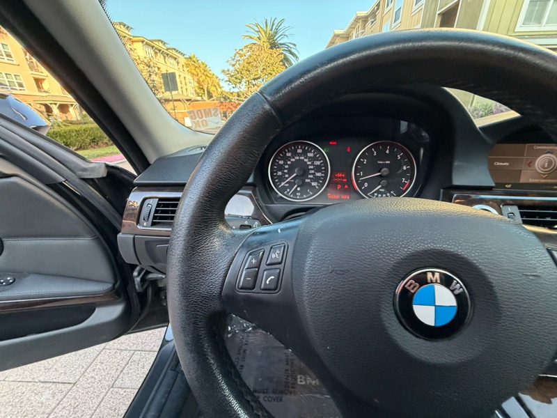 BMW 3-Series 330i Sedan 2006