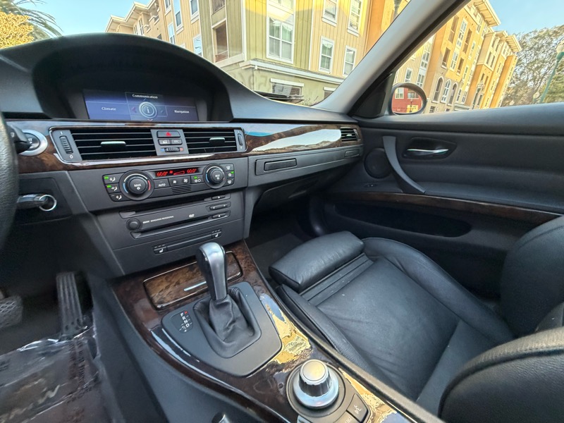 BMW 3-Series 330i Sedan 2006