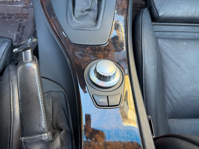 BMW 3-Series 330i Sedan 2006