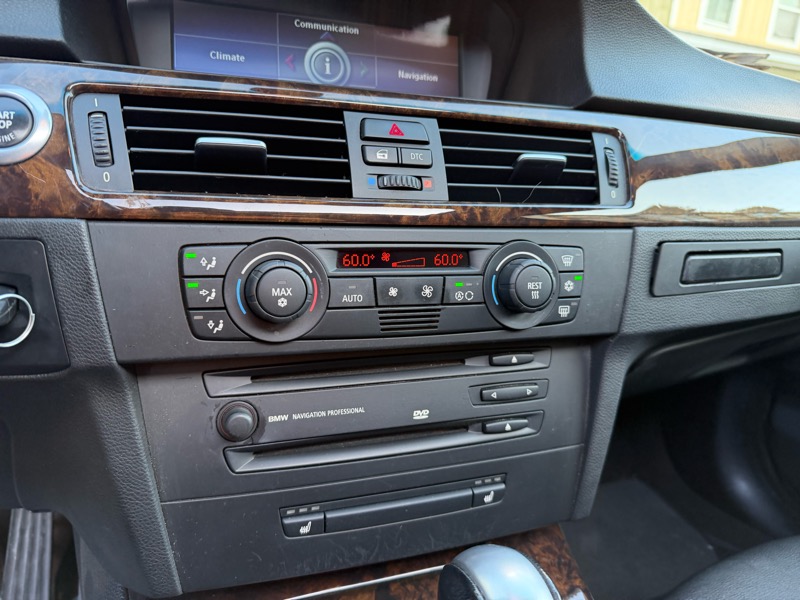 BMW 3-Series 330i Sedan 2006