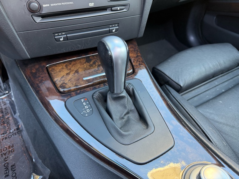 BMW 3-Series 330i Sedan 2006