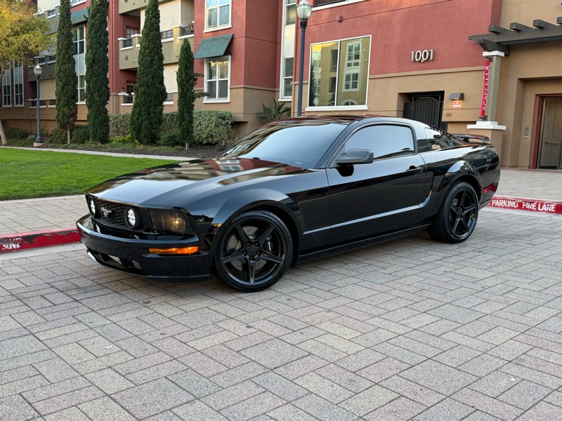 Ford Mustang GT Deluxe Coupe 2006