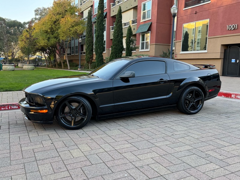 Ford Mustang GT Deluxe Coupe 2006