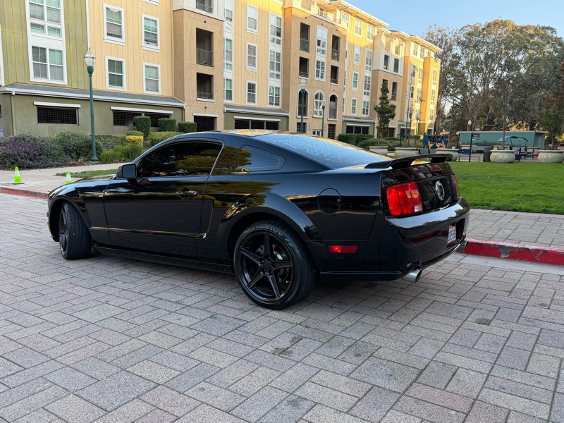Ford Mustang GT Deluxe Coupe 2006