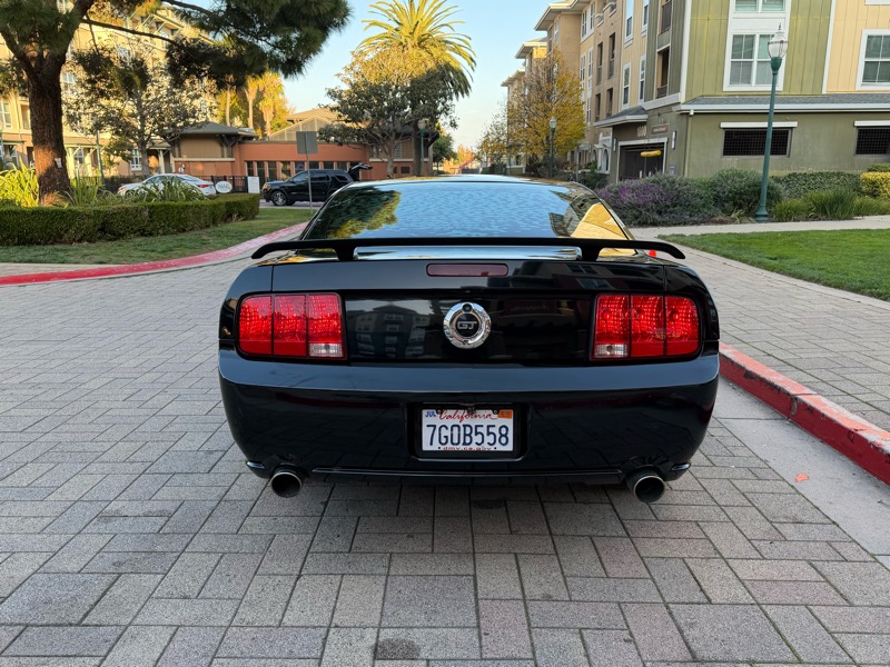 Ford Mustang GT Deluxe Coupe 2006