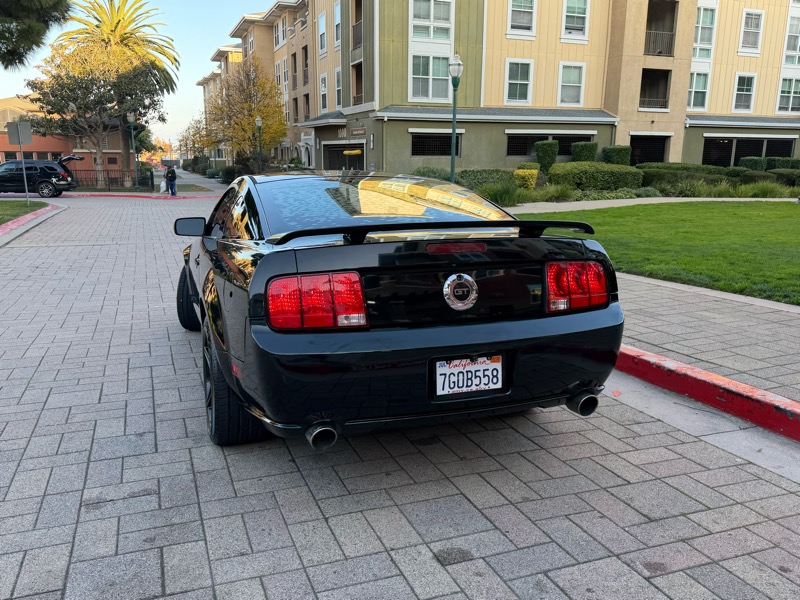 Ford Mustang GT Deluxe Coupe 2006