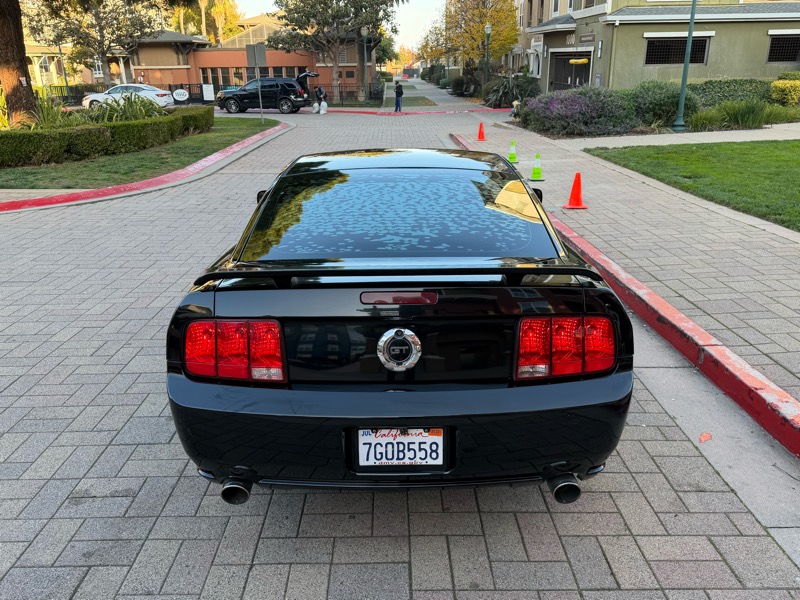 Ford Mustang GT Deluxe Coupe 2006