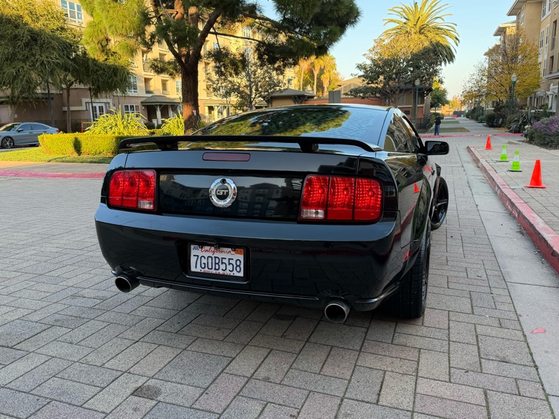 Ford Mustang GT Deluxe Coupe 2006