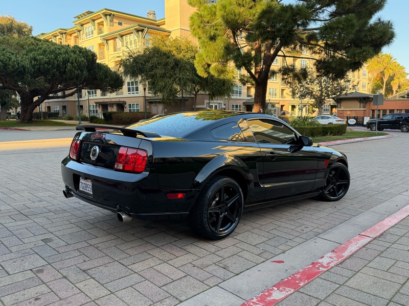 Ford Mustang GT Deluxe Coupe 2006