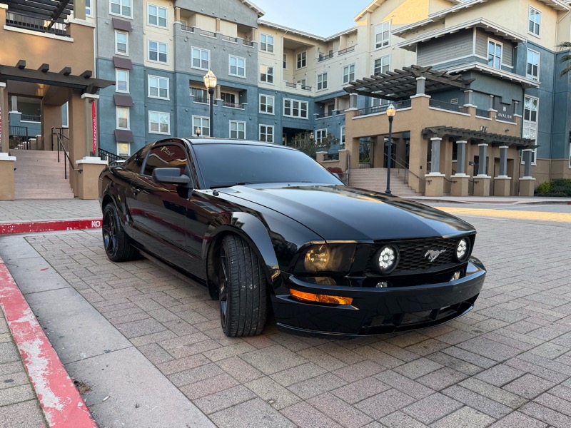 Ford Mustang GT Deluxe Coupe 2006
