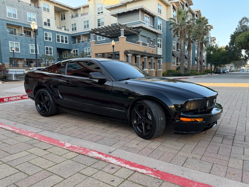 Ford Mustang GT Deluxe Coupe 2006