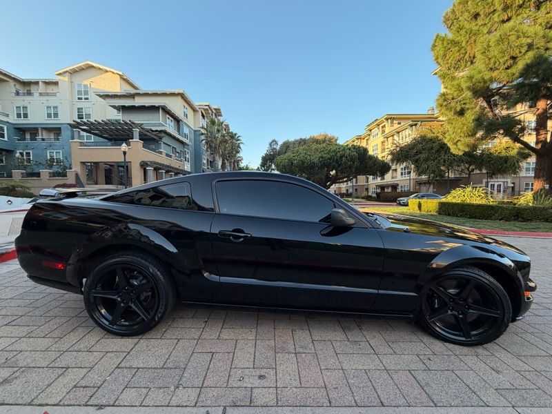 Ford Mustang GT Deluxe Coupe 2006