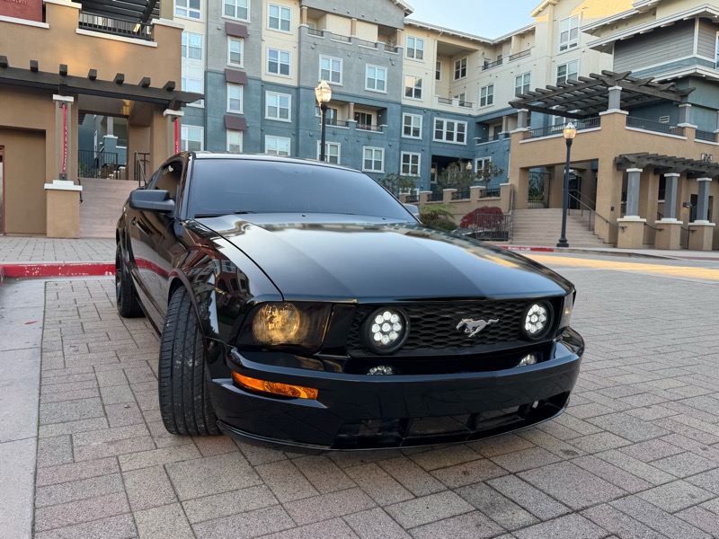 Ford Mustang GT Deluxe Coupe 2006