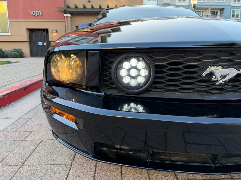 Ford Mustang GT Deluxe Coupe 2006