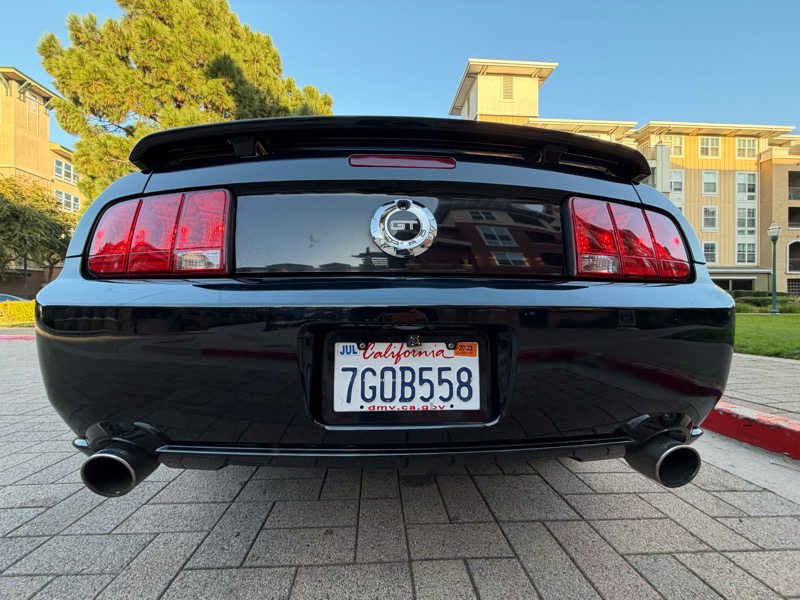 Ford Mustang GT Deluxe Coupe 2006