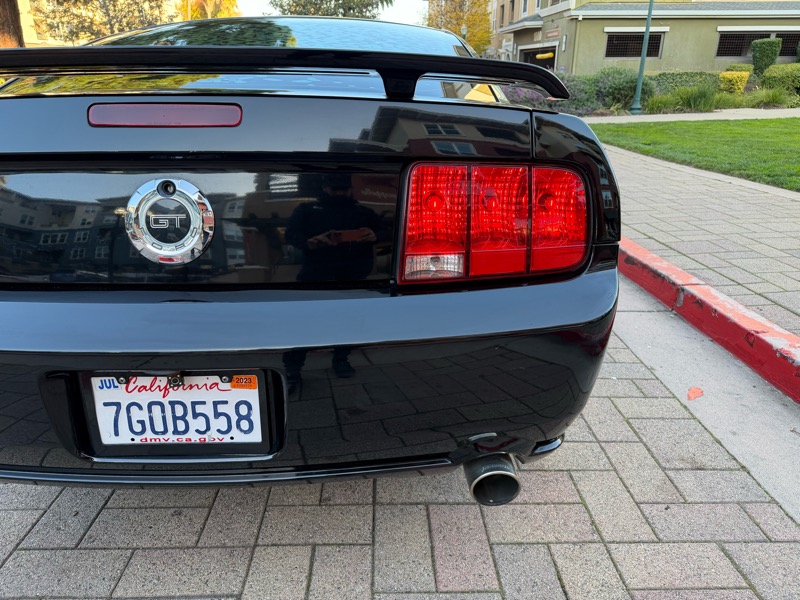 Ford Mustang GT Deluxe Coupe 2006
