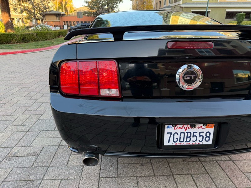 Ford Mustang GT Deluxe Coupe 2006