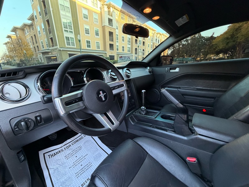 Ford Mustang GT Deluxe Coupe 2006