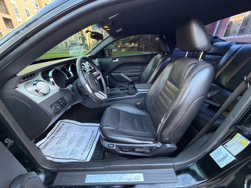 Ford Mustang GT Deluxe Coupe 2006