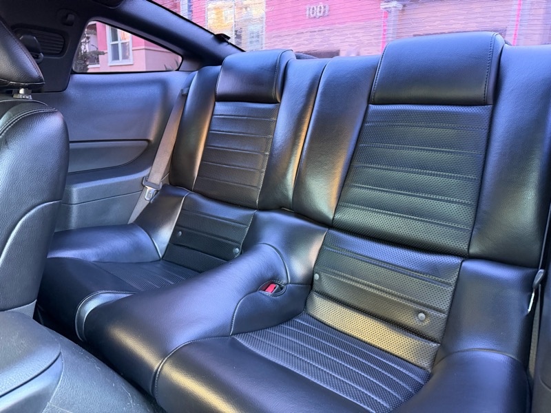 Ford Mustang GT Deluxe Coupe 2006