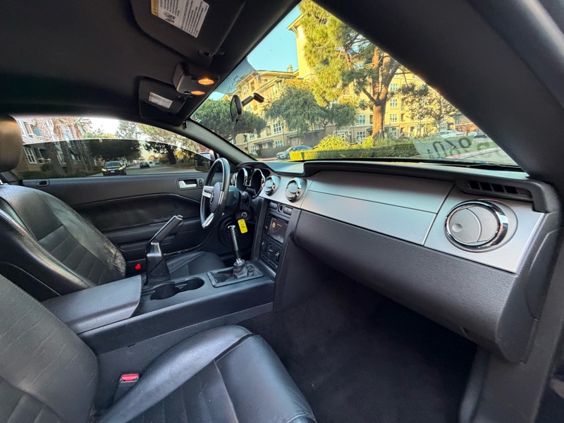 Ford Mustang GT Deluxe Coupe 2006