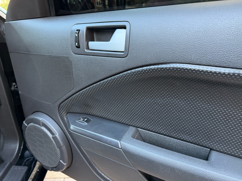 Ford Mustang GT Deluxe Coupe 2006