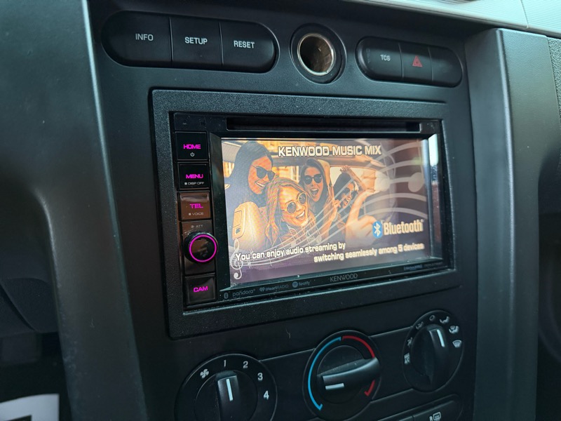 Ford Mustang GT Deluxe Coupe 2006