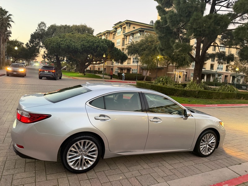 Lexus ES 350 Sedan 2013