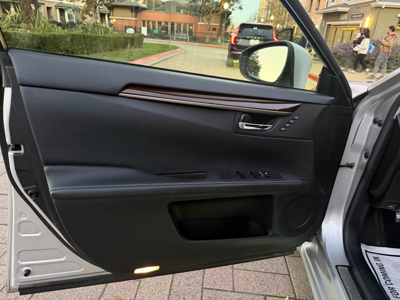 Lexus ES 350 Sedan 2013