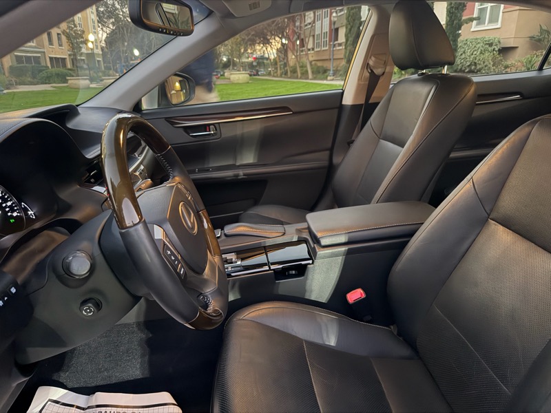 Lexus ES 350 Sedan 2013