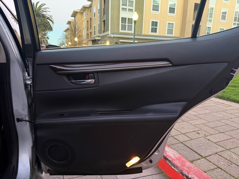 Lexus ES 350 Sedan 2013