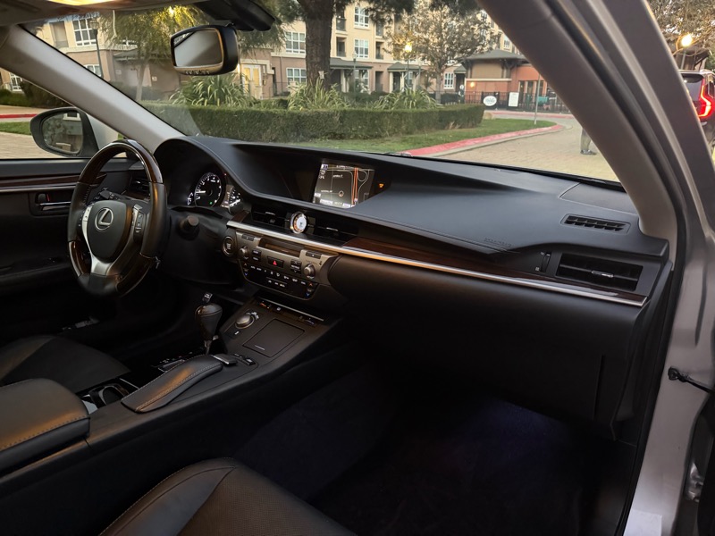 Lexus ES 350 Sedan 2013