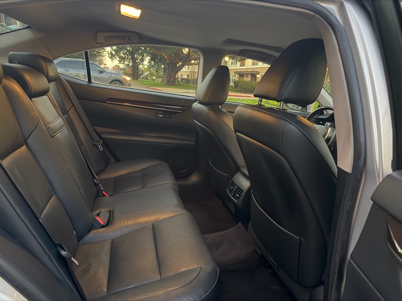 Lexus ES 350 Sedan 2013