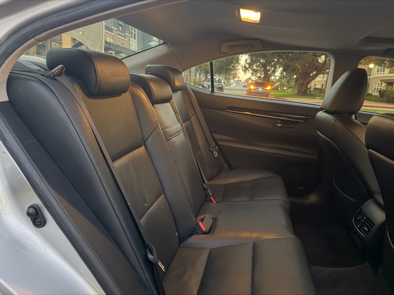 Lexus ES 350 Sedan 2013