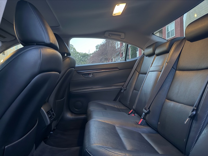 Lexus ES 350 Sedan 2013