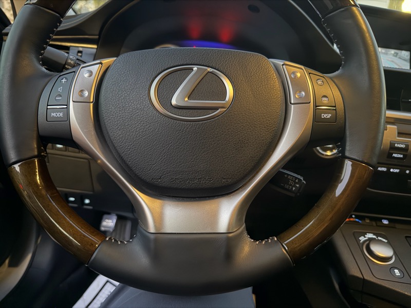 Lexus ES 350 Sedan 2013