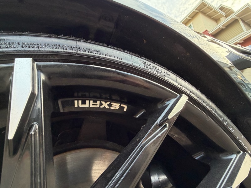 BMW 6-Series 640i Coupe 2012