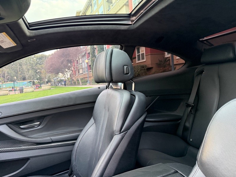 BMW 6-Series 640i Coupe 2012