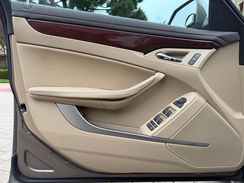 Cadillac CTS Luxury 2012