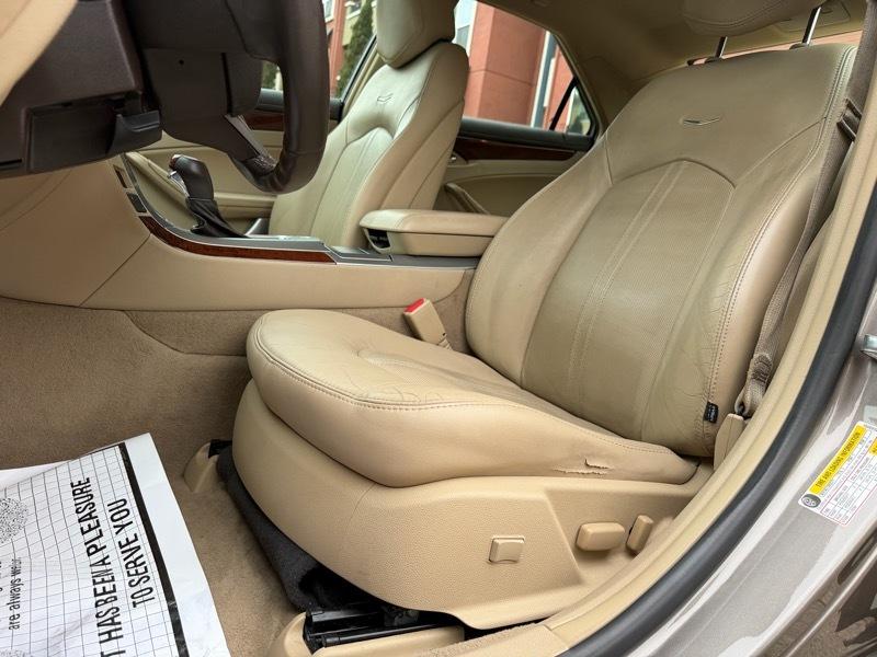 Cadillac CTS Luxury 2012