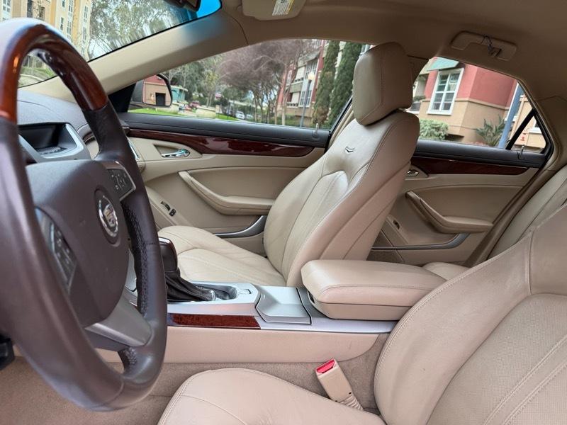 Cadillac CTS Luxury 2012