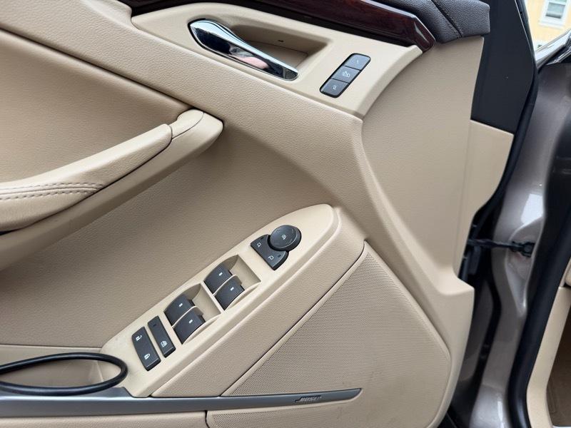 Cadillac CTS Luxury 2012