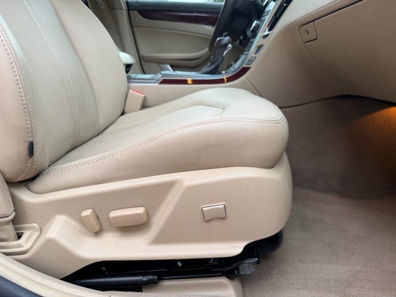 Cadillac CTS Luxury 2012