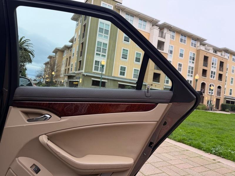 Cadillac CTS Luxury 2012