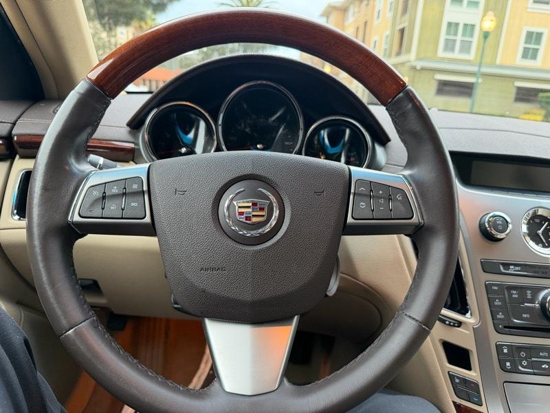 Cadillac CTS Luxury 2012