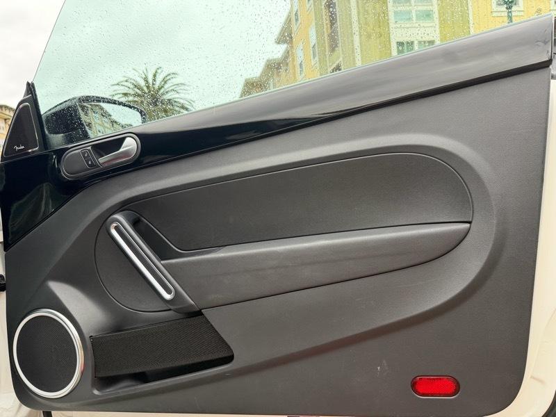 Volkswagen Beetle 2.0T Turbo 2013