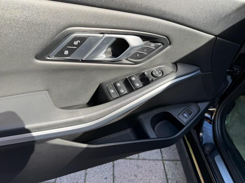 BMW 3-Series 330i 2019