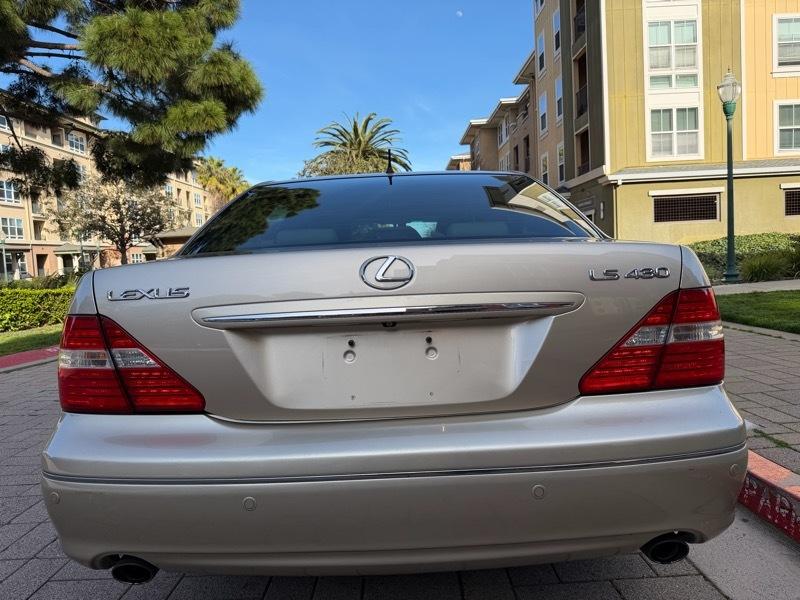 Lexus LS 430 Sedan 2005