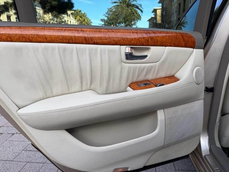 Lexus LS 430 Sedan 2005