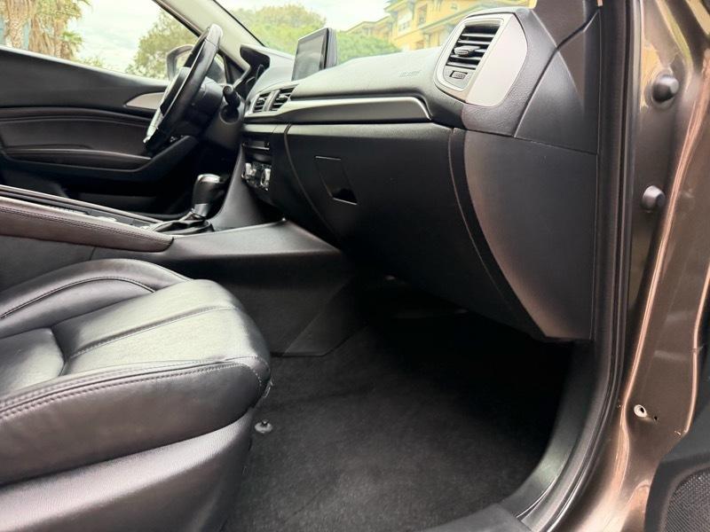 Mazda MAZDA3 s Grand Touring AT 5-Door 2018